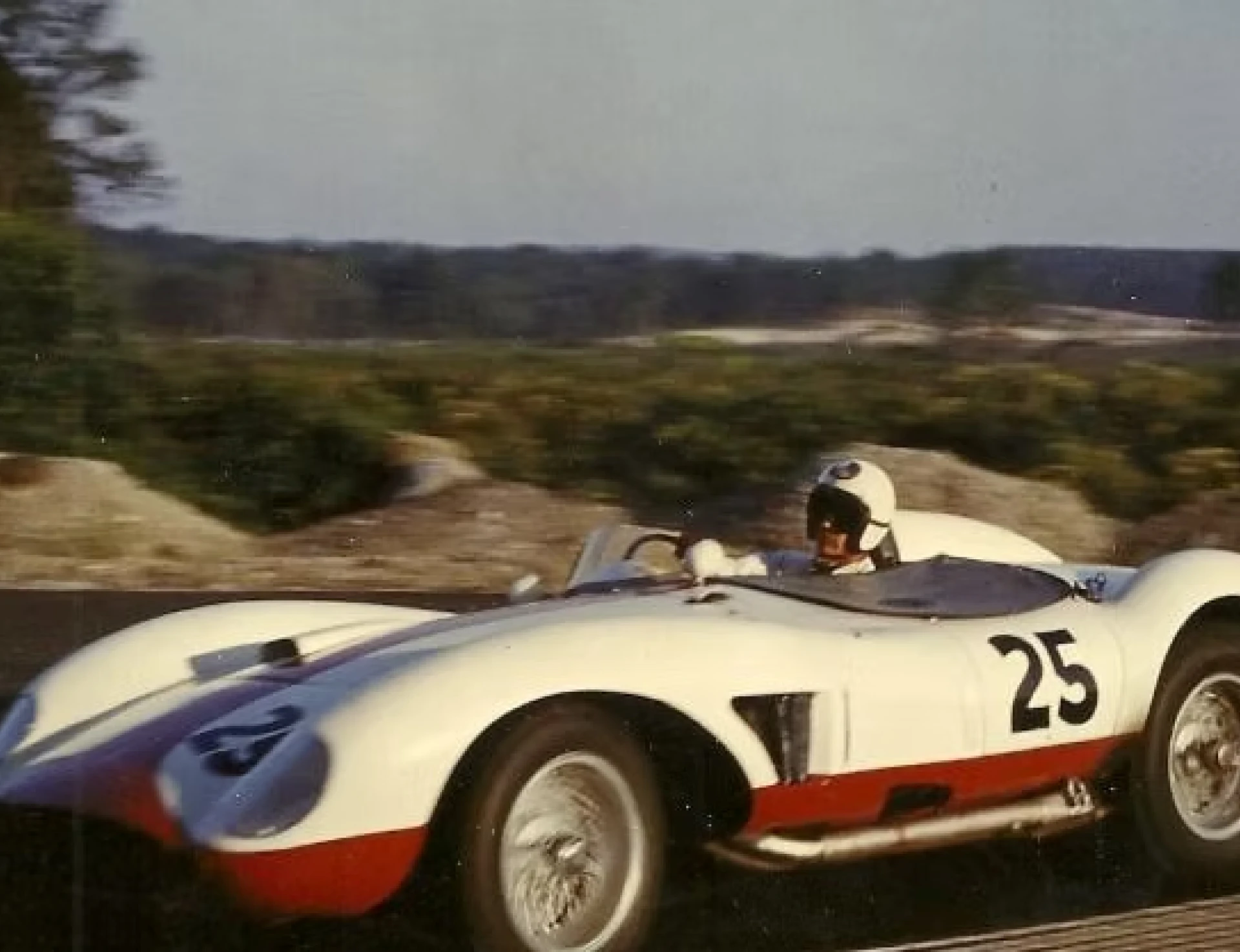 Retro sports car number 25